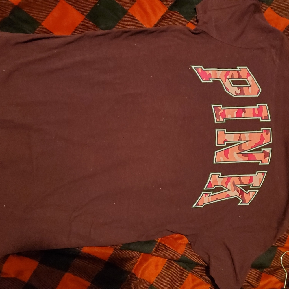 pink tee